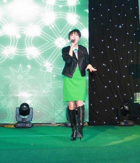 trang-phuc-kho-do-cua-van-mai-huong3