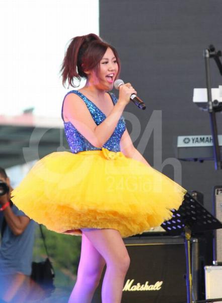 trang-phuc-kho-do-cua-van-mai-huong9