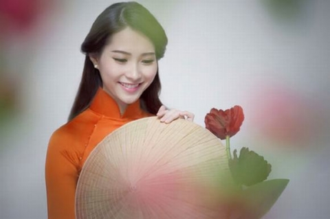 hoa-hau-thu-thao-rang-ro-ao-dai11