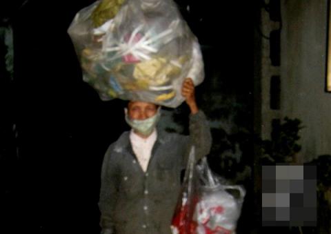 ba-lao-nhat-rac-deo-vang1