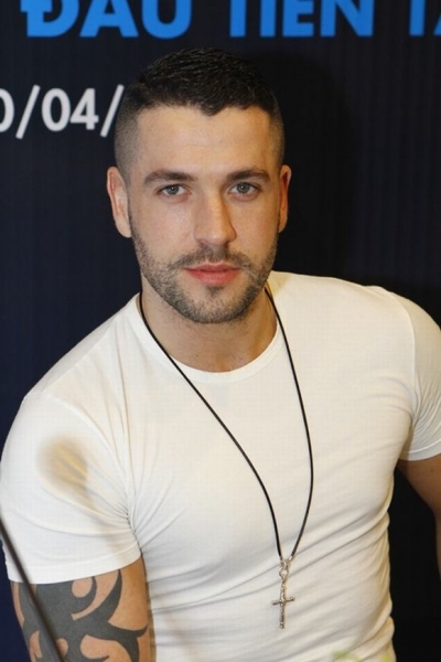 shaye-ward2