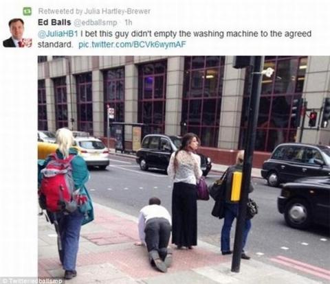 phu-nu-dat-dan-ong-tren-pho-1