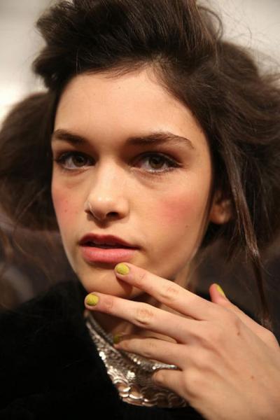 xu-huong-trang-diem-mua-he11