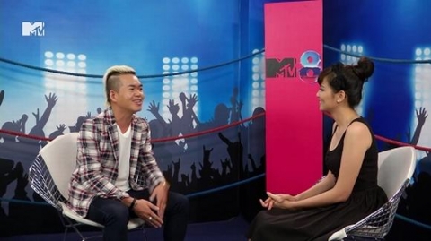 diem-huong-tham-gia-talkshow1