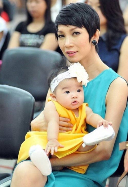Ba cặp mẹ con sành điệu của showbiz Việt
