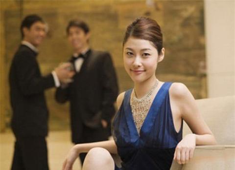 tan-gai-phai-co-tien2