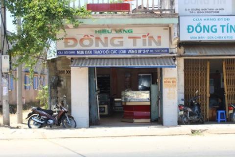 Xông vào cướp tiệm vàng chớp nhoáng