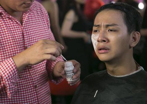 hoai-lam-hoa-trang-thanh-nghe-si-hat-xam-2