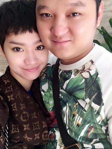 lo-thiep-cuoi-cua-tra-my-idol-cung-ban-trai-dai-gia3