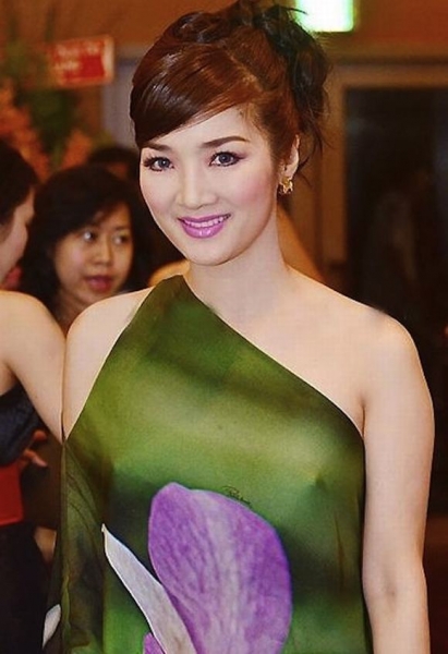 nhung-chiec-ao-yem-phan-cam-cua-sao-viet2