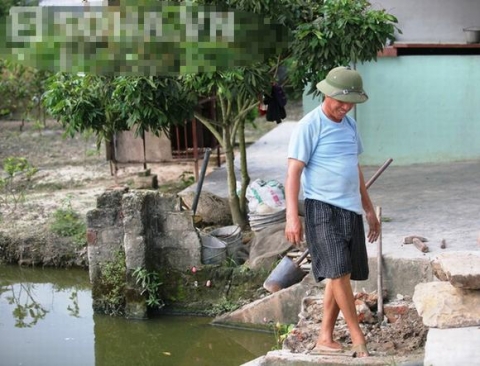 su-that-bat-ngo-ve-cuoc-song-ngheo-kho-cua-gia-dinh-ca-si-le-roi13