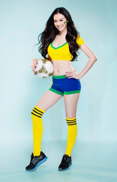 khanh-my-mac-ao-bong-da-co-vu-world-cup-2014-11