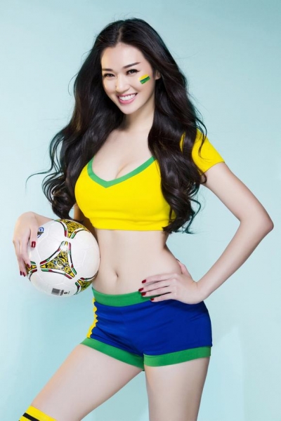 khanh-my-mac-ao-bong-da-co-vu-world-cup-2014-12