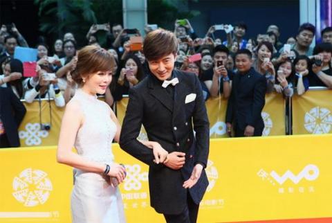 chuyen-tinh-xuyen-bien-gioi7