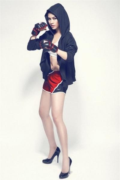 my-nhan-viet-goi-cam-tren-san-boxing-10