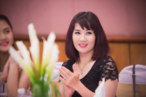 hoa-hau-nguyen-thi-huyen10