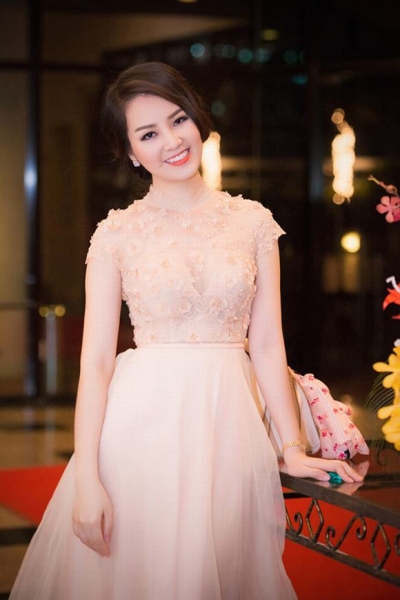 hoa-hau-nguyen-thi-huyen9