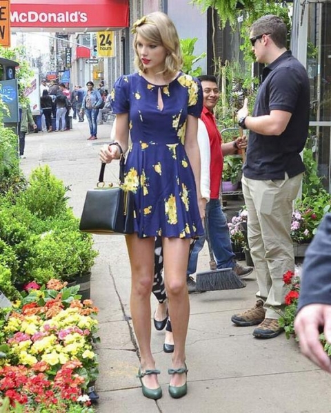 style-khoe-chan-dai-mien-man-cua-taylor-swift11