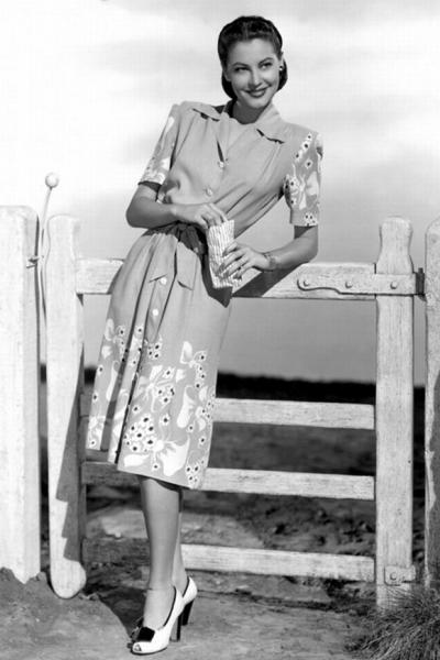 ngam-thoi-trang-xua-qua-40-buc-anh-huyen-thoai17