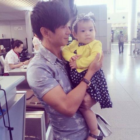 vo-ly-hai-vac-bung-bau-di-du-lich-4