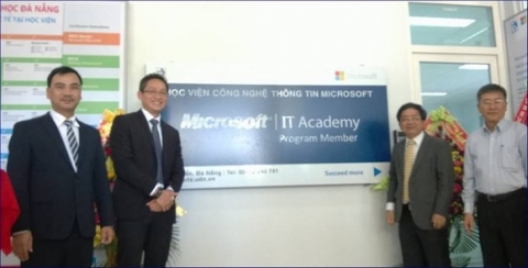 microsoft-ky-ket-thoa-thuan-voi-dai-hoc-da-nang-1