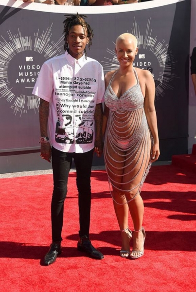 amber-rose-mac-vay-co-nhu-khong-tren-tham-do-mtv-vmas-4