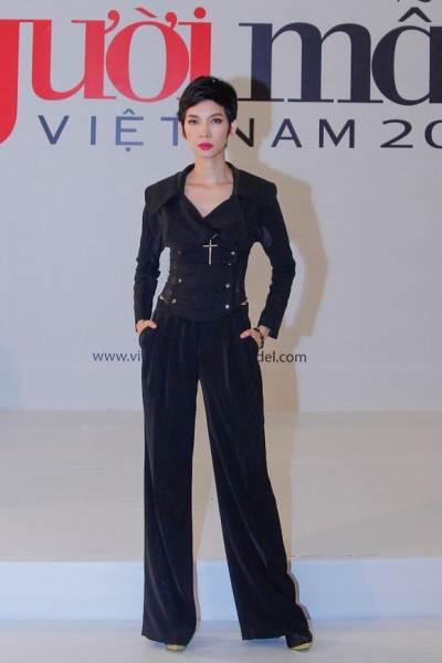 vietnam-next-top-model-2014-nam-trung-vang-mat-vong-hinh-the1