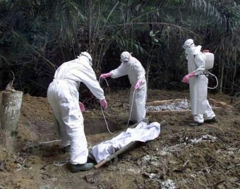 noi-am-anh-cua-nguoi-song-sot-trong-tam-bao-ebola3