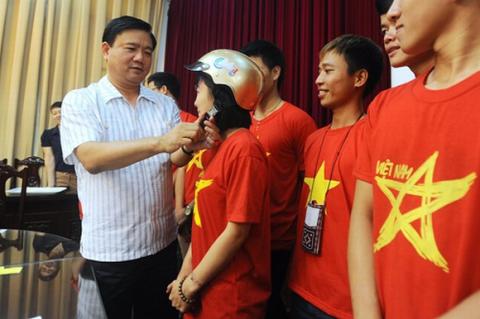 khen-thuong-nhom-phuot-cuu-nguoi-1