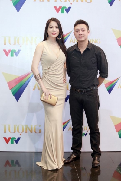 truong-ngoc-anh-dep-long-lay-tren-tham-do-le-trao-giai-an-tuong-vtv9