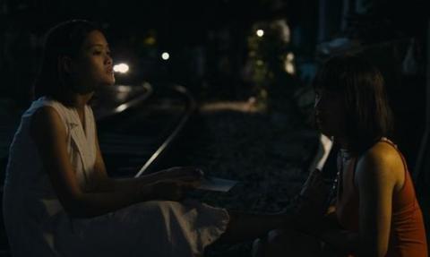 phim-dap-canh-giua-khong-trung1