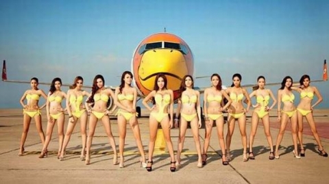 nguoi-mau-dien-do-lot-vietjet-air7