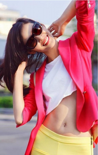 sao-viet-khoe-vong-eo-con-kien-voi-ao-crop-top10