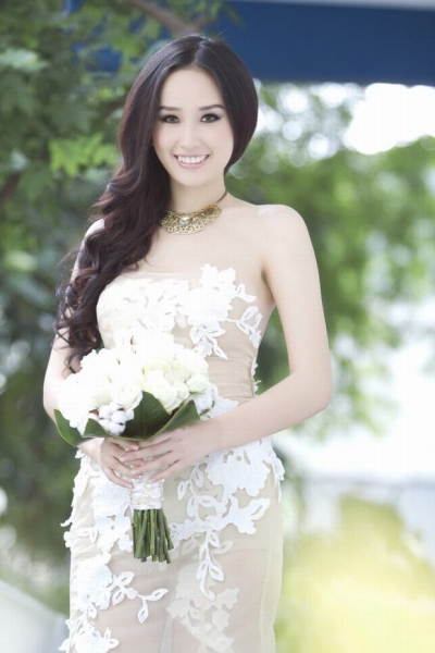 mai-phuong-thuy-vay-cuoi-9