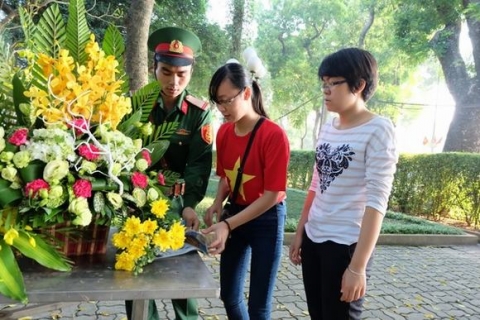 nguoi-dan-vieng-dai-tuong-vo-nguyen-giap-11