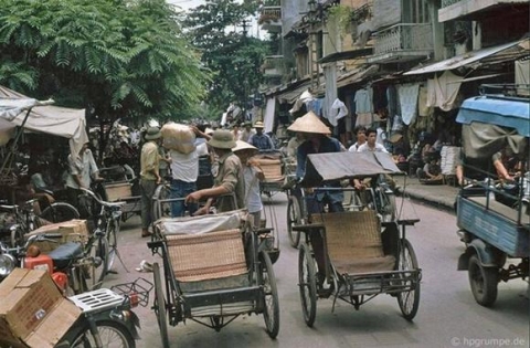 hinh-anh-doc-ve-ha-noi-nam-1991-qua-ong-kinh-nguoi-duc10