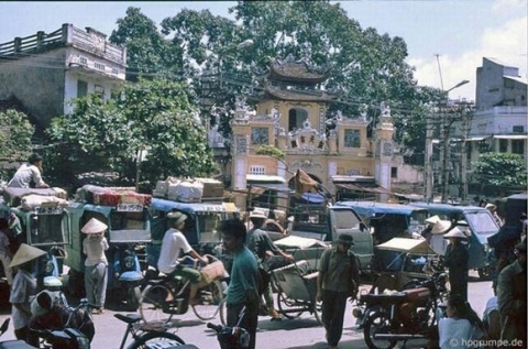 hinh-anh-doc-ve-ha-noi-nam-1991-qua-ong-kinh-nguoi-duc12