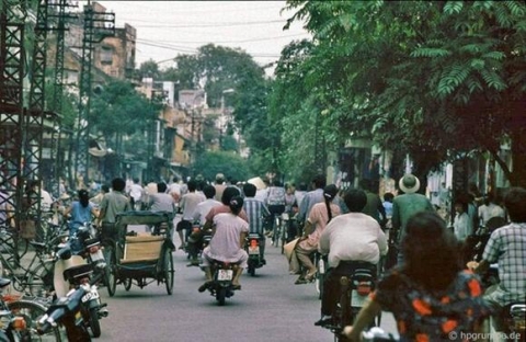 hinh-anh-doc-ve-ha-noi-nam-1991-qua-ong-kinh-nguoi-duc2