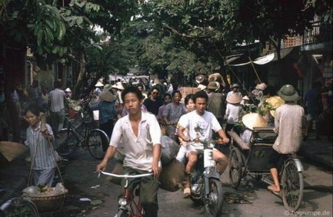 hinh-anh-doc-ve-ha-noi-nam-1991-qua-ong-kinh-nguoi-duc5