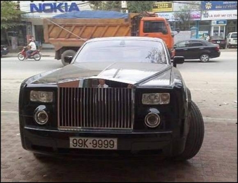 Rolls-Royce-Phantom 