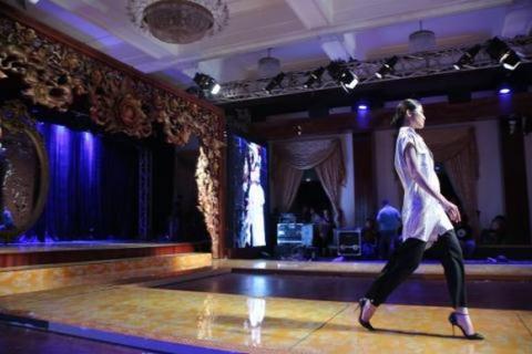 ly-nha-ky-di-dep-tong-chi-dao-lynk-fashion-show7