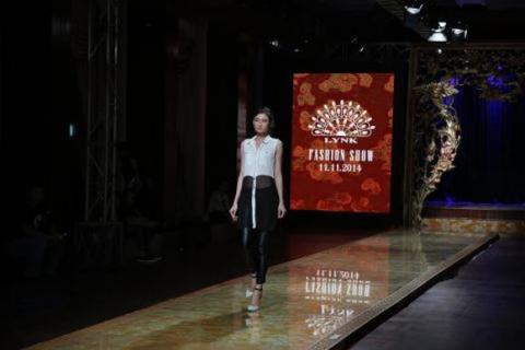 ly-nha-ky-di-dep-tong-chi-dao-lynk-fashion-show8