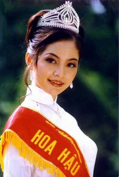 nhung-hoa-hau-bien-mat-khoi-showbiz-viet5