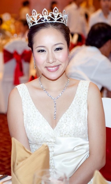 nhung-hoa-hau-bien-mat-khoi-showbiz-viet7