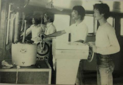 cuoc-song-lenh-denh-tren-bien-cua-thuy-thu1