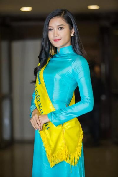 huyen-my-xinh-dep-tuoi-tan-giua-tam-bao-du-luan1