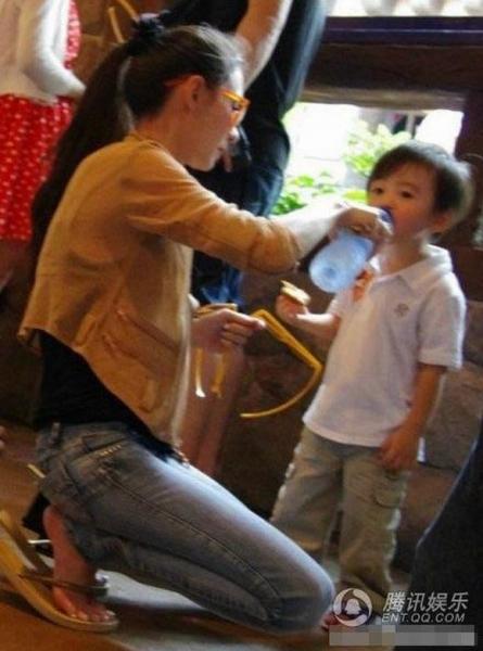 truong-ba-chi-va-con-trai4