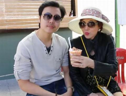 vu-hoang-viet-du-lich-cung-nguoi-tinh-2