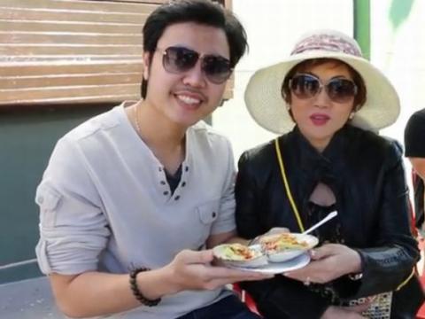 vu-hoang-viet-du-lich-cung-nguoi-tinh-3