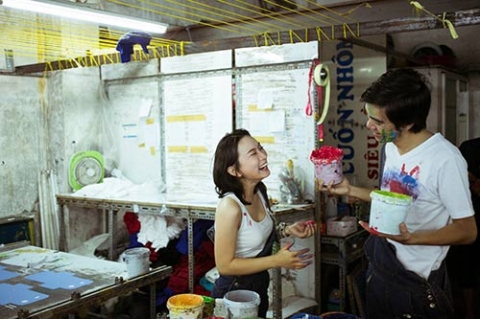 Ảnh cưới trong xưởng may đầy sức sống của cặp đôi Sài Gòn - 12